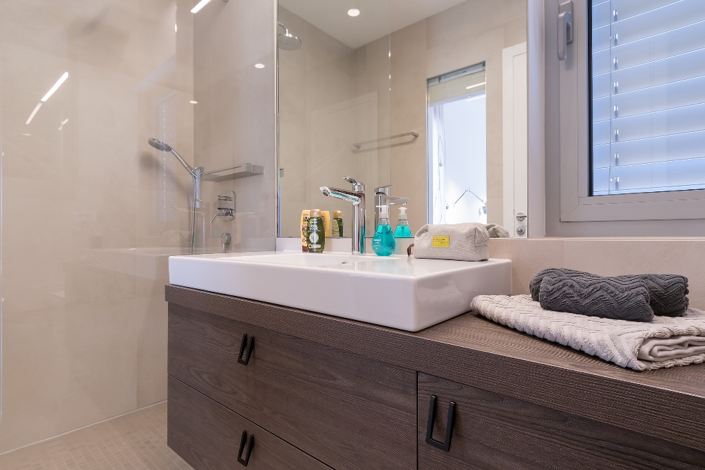 Modernes Badezimmer