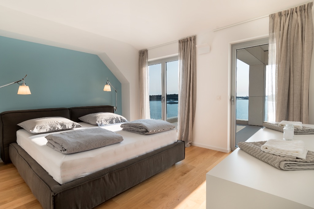 Master Bedroom Suite on 2nd floor with terrace access and sea view